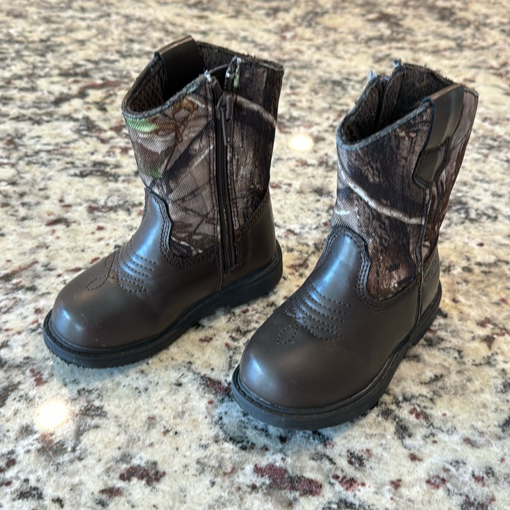 Boys boots Size 7
